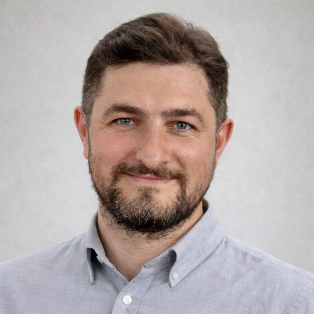 Miloš Janković wearing a green shirt